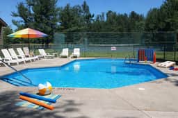Peaceful, Running creek, pool - Image 2