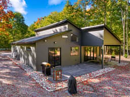 New Hawk’s Eye Retreat | Golf Views + Chef’s Kitchen - Image 2