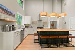 New Hawk’s Eye Retreat | Golf Views + Chef’s Kitchen - Image 4