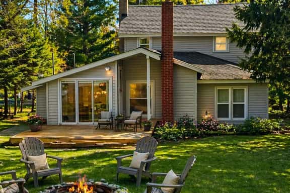Charming 2BR | Pet-Friendly + Walk to Downtown - Image 1