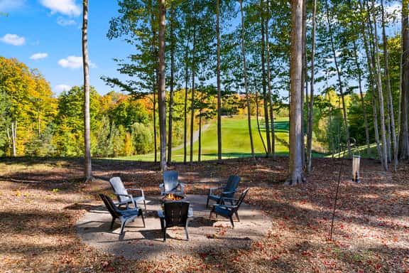 New Hawk’s Eye Retreat | Golf Views + Chef’s Kitchen - Image 1