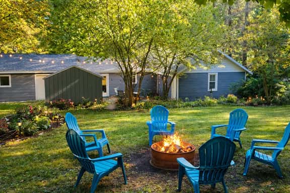 Walkable Bellaire Home, Fenced Yard for Pets - Image 1