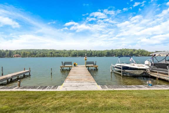 Clam Lake Waterfront Cottage w/ Kayaks - Image 3