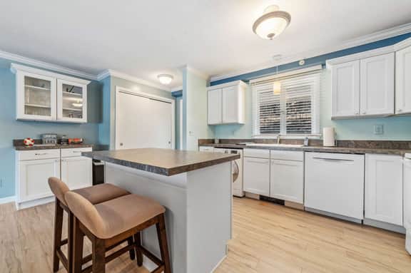 Clam Lake Waterfront Condo | Near Torch Lake - Image 5