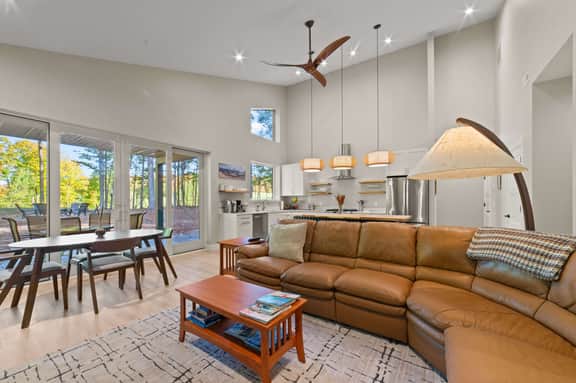 New Hawk’s Eye Retreat | Golf Views + Chef’s Kitchen - Image 3