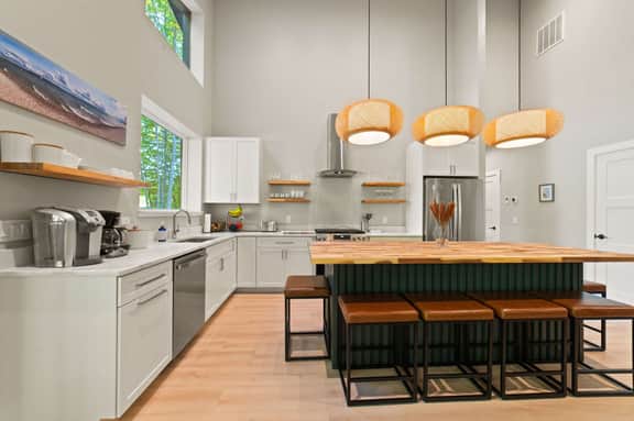 New Hawk’s Eye Retreat | Golf Views + Chef’s Kitchen - Image 4