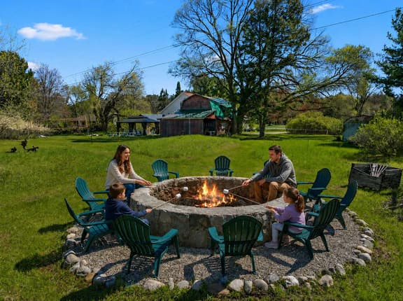5 Acre Escape Game Room Fire pit Near Shanty, Pets - Image 1