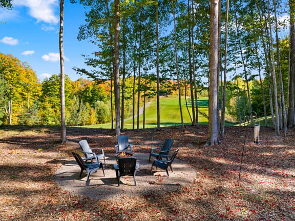 New Hawk’s Eye Retreat | Golf Views + Chef’s Kitchen - Image 1