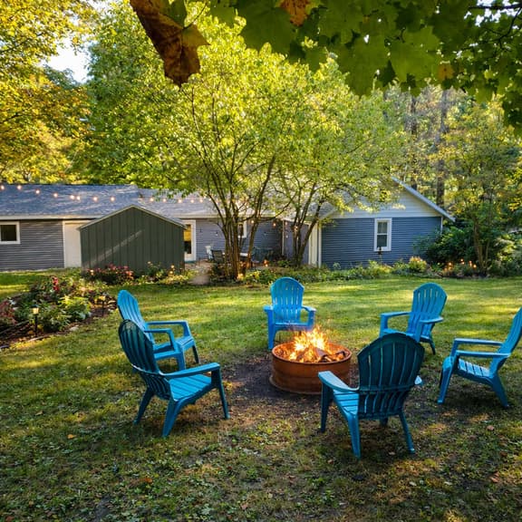 Walkable Bellaire Home, Fenced Yard for Pets - Image 1