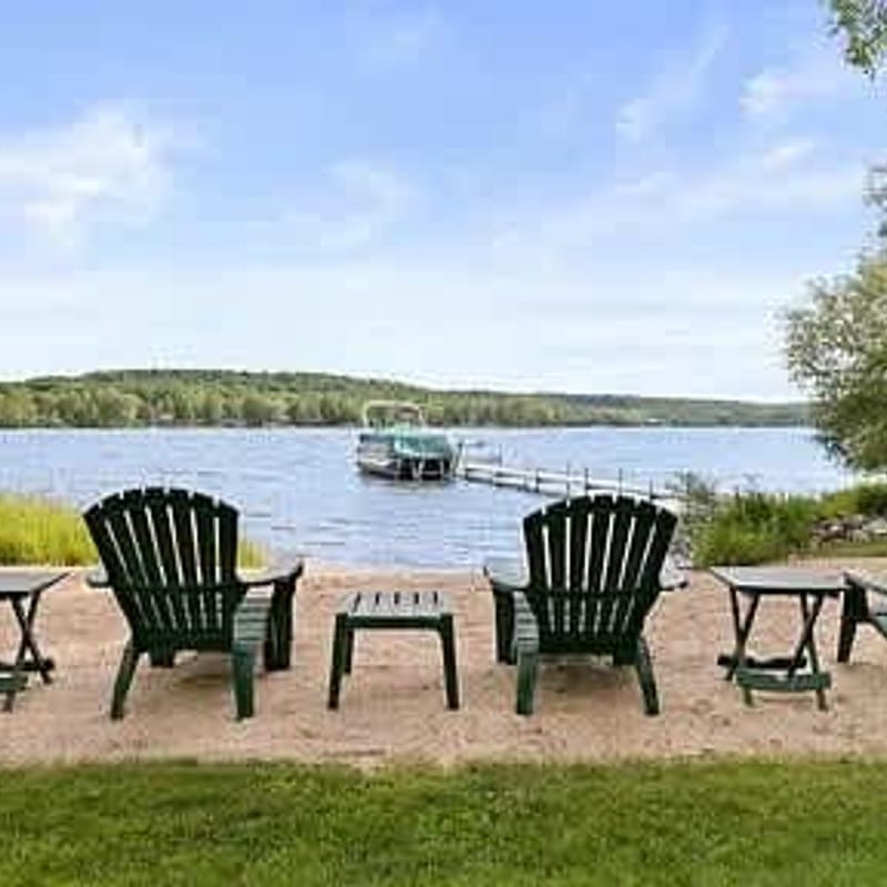 Lakefront Retreat on Intermediate Lake | Sleeps 14 • Firepit Dogs