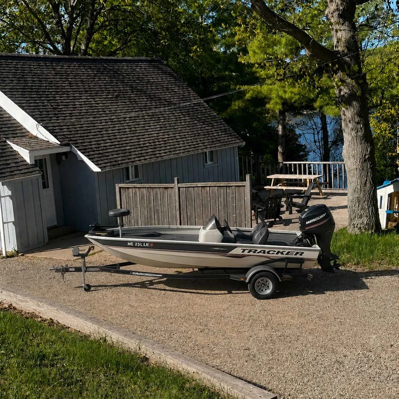 Clam Lake Waterfront Cottage w/ Kayaks